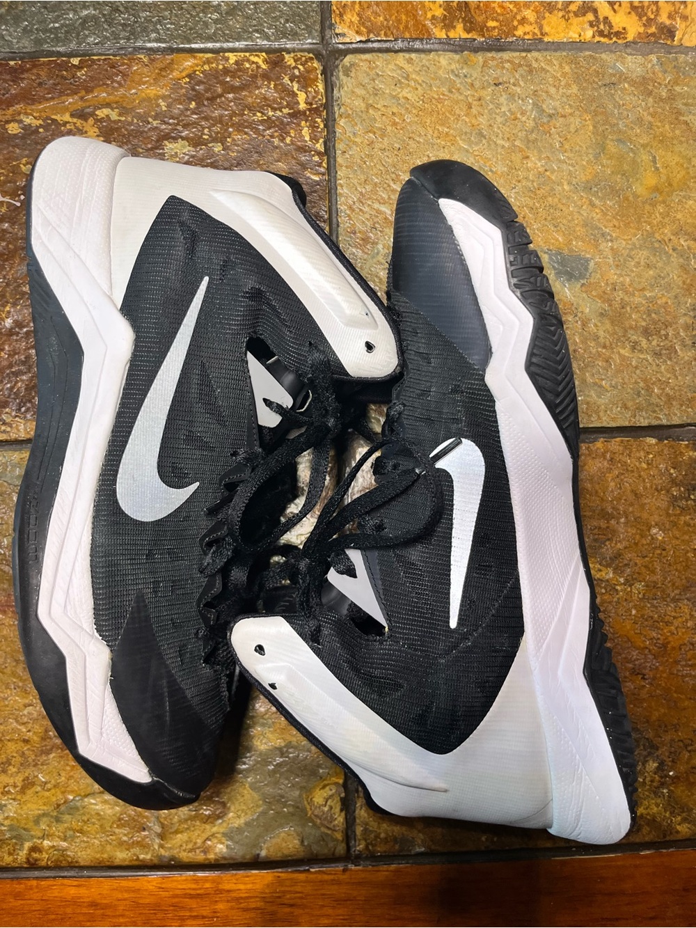 Nike Men’s Black and White High-Top Athletic Basketball Shoes-9.5
